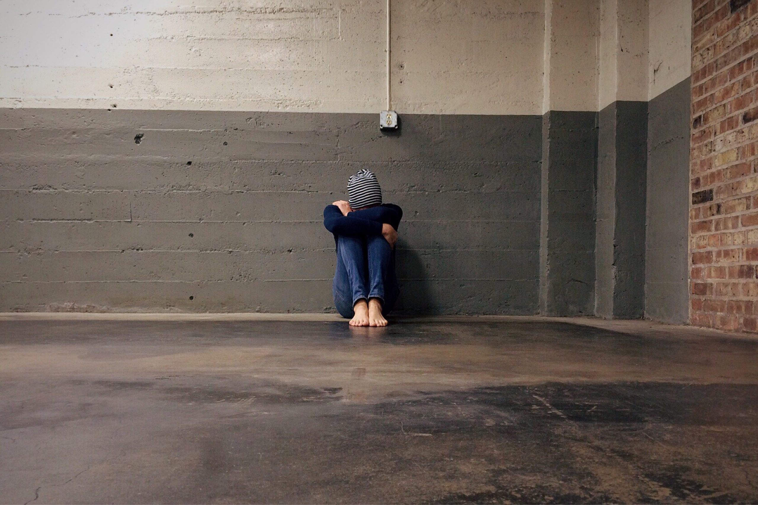 孤独を感じやすい人は常に脳が活動し知的な人と判明!! 想像・記憶を駆使、神経ネットワークも緊密、だが超ヤバい危険もある？