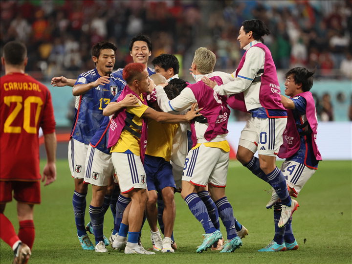 【歴史的快挙】日本代表　2-1でスペイン撃破 Group E １位通過