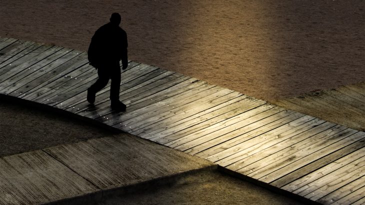 東京都立大教授、切りつけ事件。容疑者とみられる男の動画を公開される