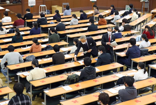 【悲報】大学共通テスト、東大の試験会場で試験時間が”1分不足”するミス