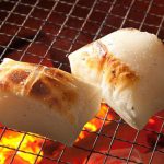 【画像】「モチにカビが生えてるけど、少しだけだから取って食べても大丈夫だろ」がどれだけ危険か、一発で理解できる写真がこちら！